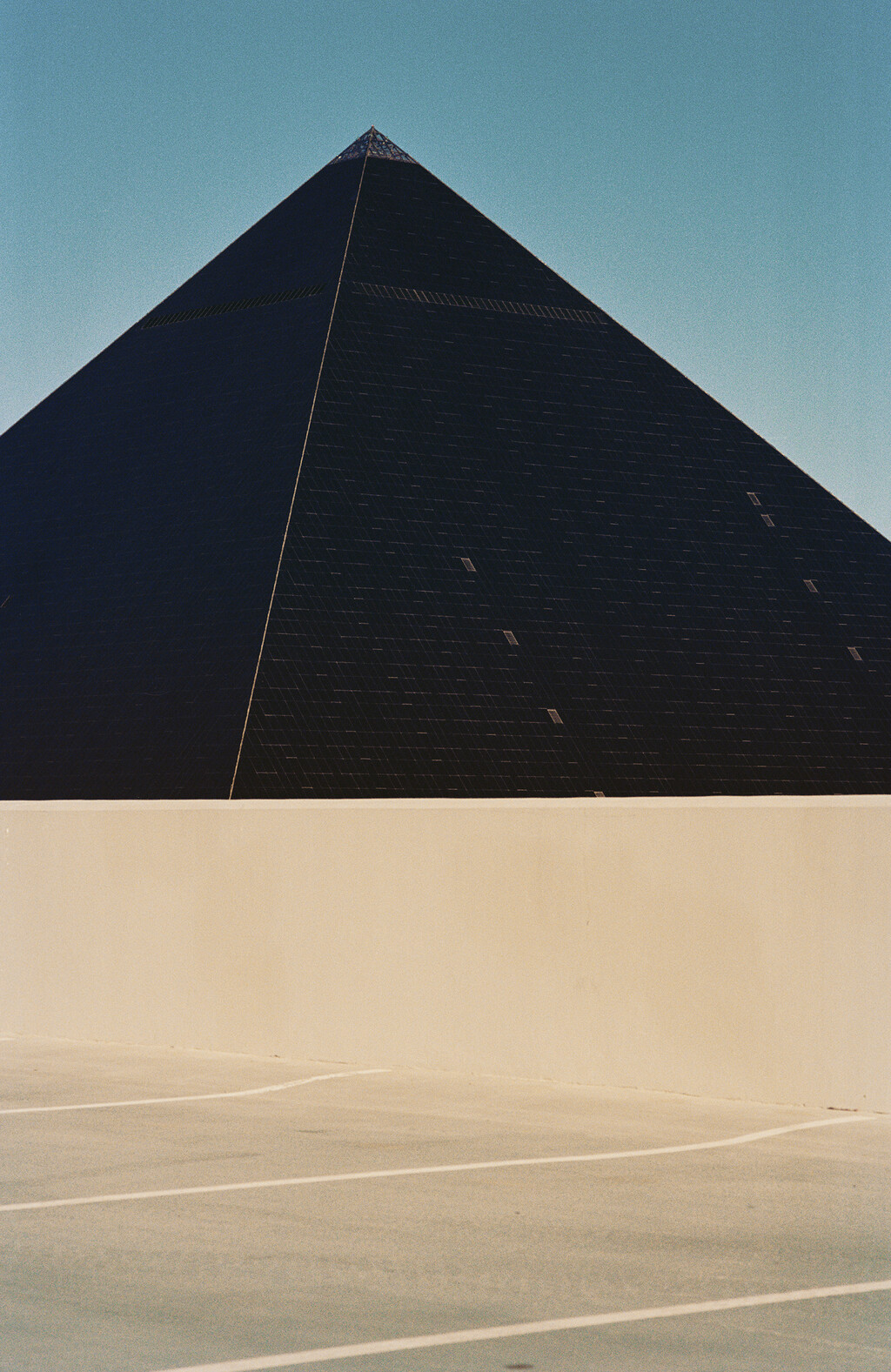 Concrete Mirages - © Tom de Peyret