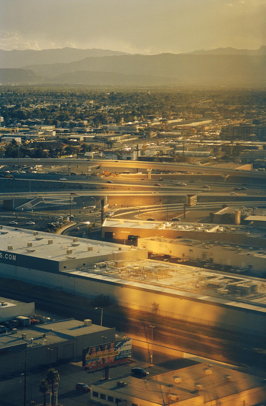 Concrete Mirages - © Tom de Peyret