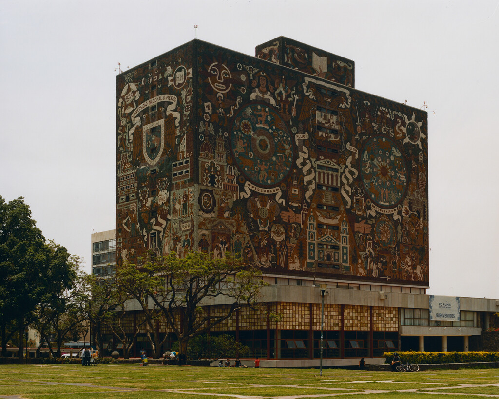 Purple Magazine - © Tom de Peyret