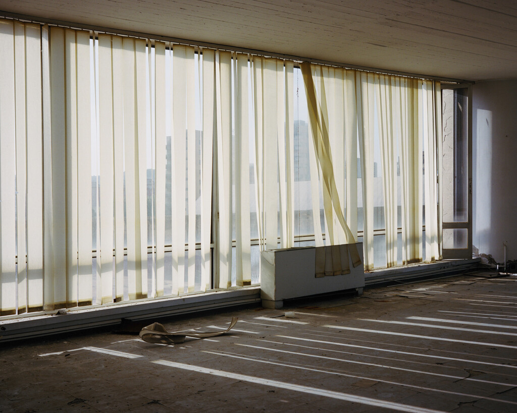 Purple Magazine - © Tom de Peyret