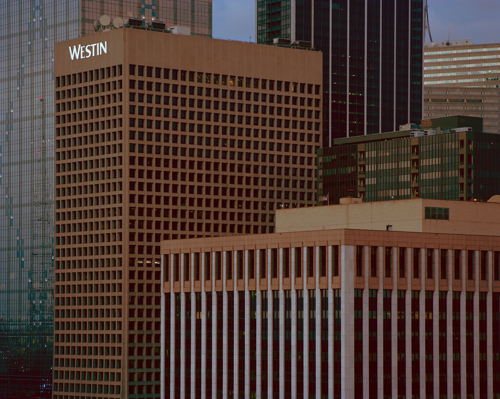 Revue - © Tom de Peyret